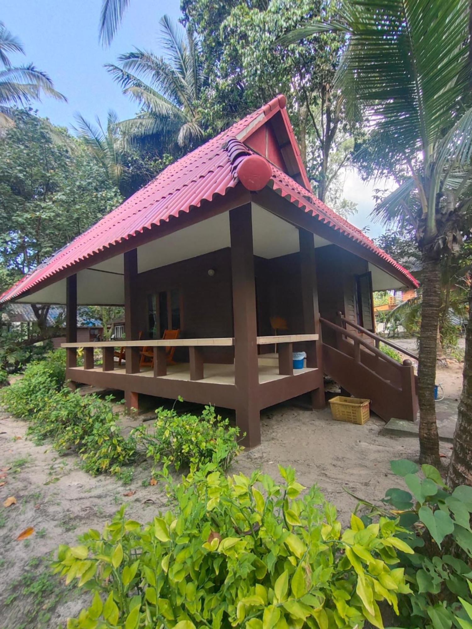 Phayam Coconut Beach Resort Koh Phayam Exterior foto