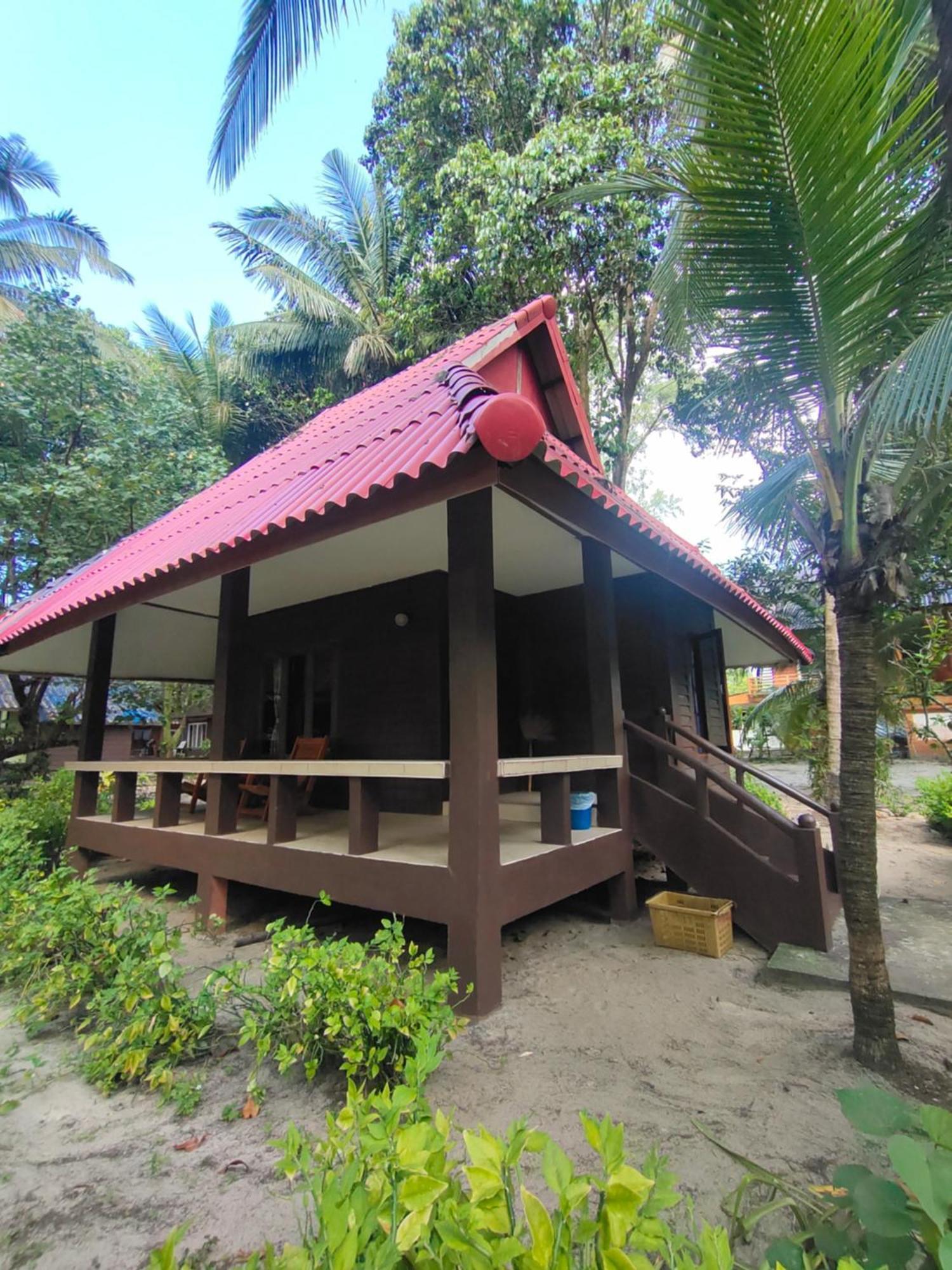 Phayam Coconut Beach Resort Koh Phayam Exterior foto