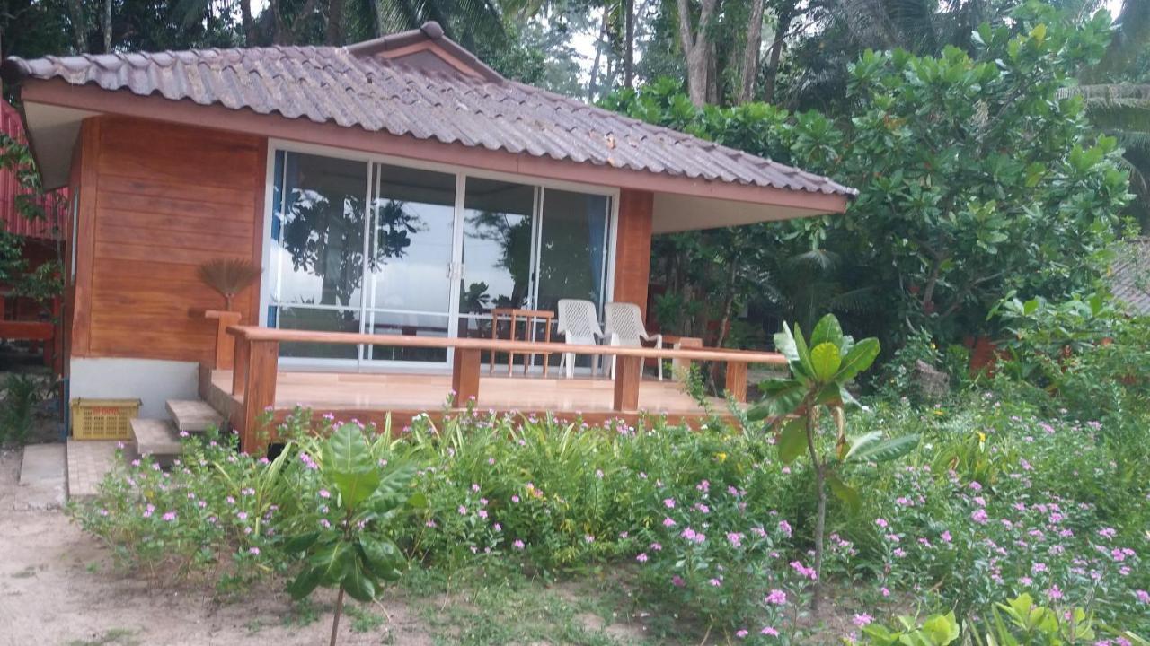 Phayam Coconut Beach Resort Koh Phayam Exterior foto